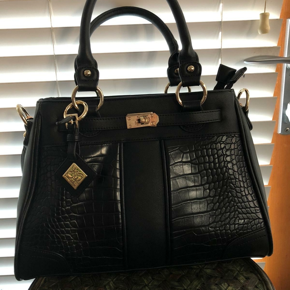 Jose Hess black bag